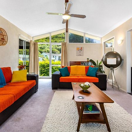 Retro 4 Bedroom Home, Warm And Welcoming, Quiet Location Porirua Exteriér fotografie
