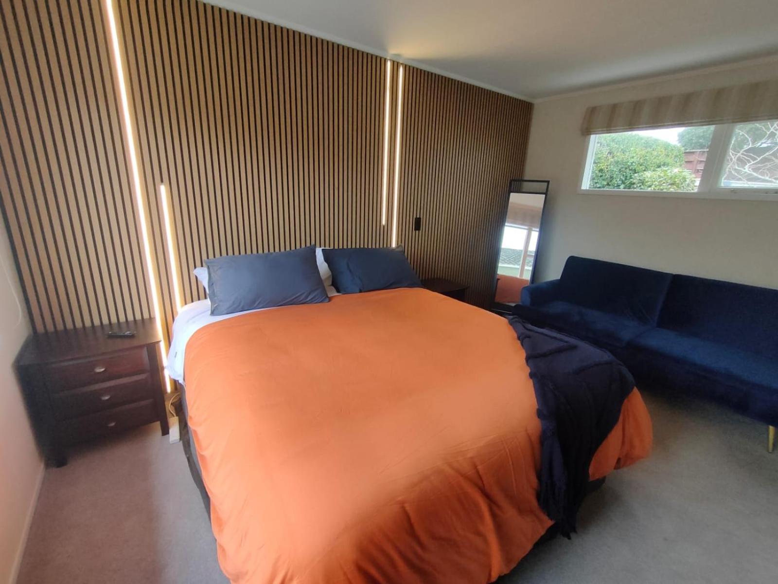 Retro 4 Bedroom Home, Warm And Welcoming, Quiet Location Porirua Exteriér fotografie