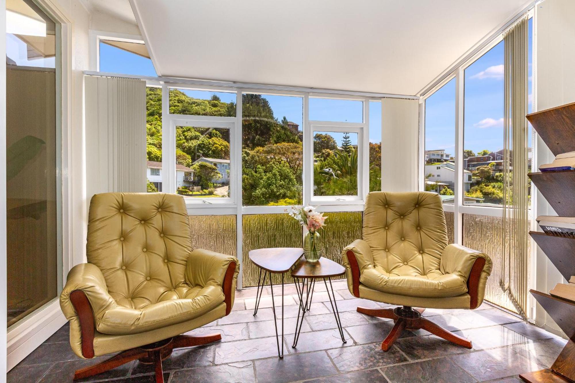 Retro 4 Bedroom Home, Warm And Welcoming, Quiet Location Porirua Exteriér fotografie