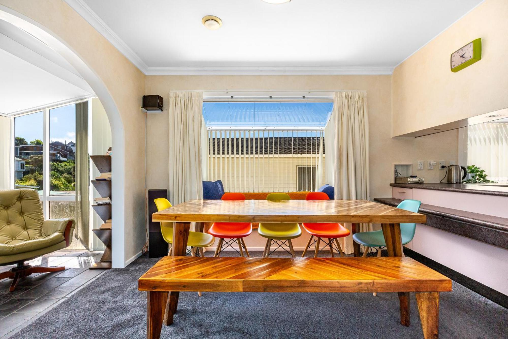 Retro 4 Bedroom Home, Warm And Welcoming, Quiet Location Porirua Exteriér fotografie