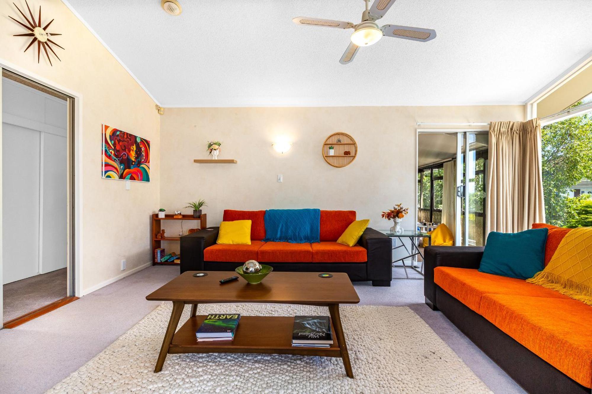 Retro 4 Bedroom Home, Warm And Welcoming, Quiet Location Porirua Exteriér fotografie