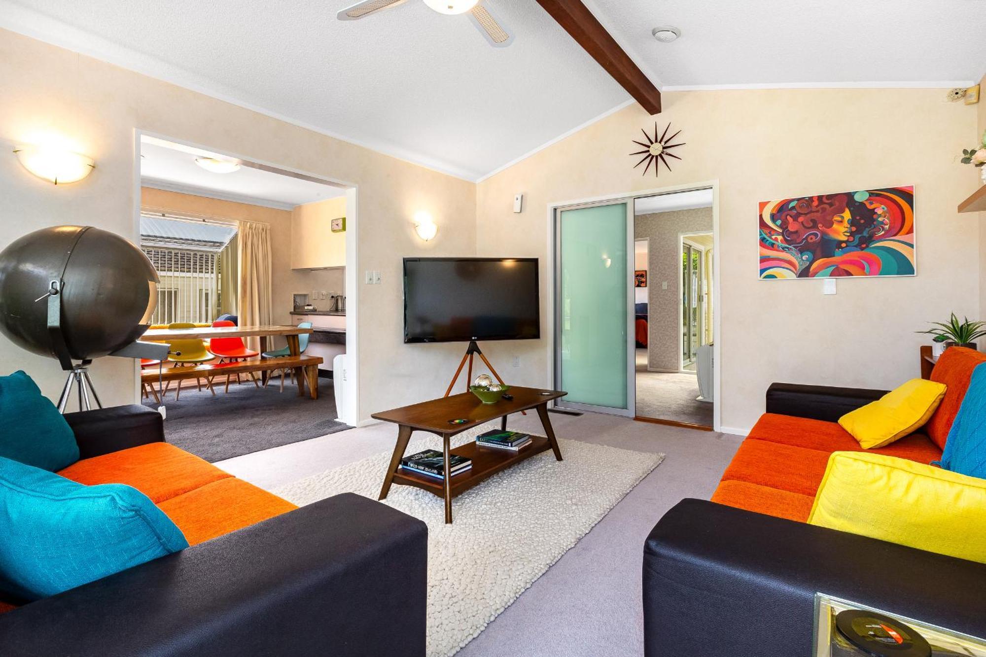 Retro 4 Bedroom Home, Warm And Welcoming, Quiet Location Porirua Exteriér fotografie