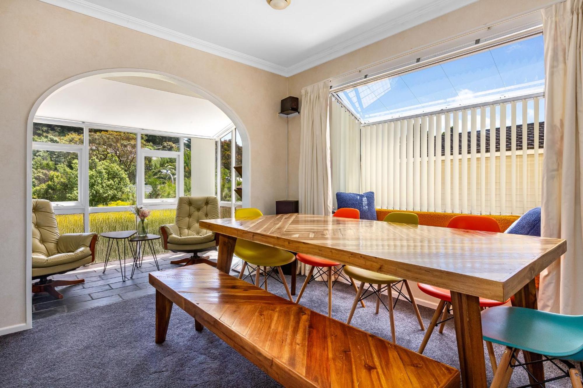 Retro 4 Bedroom Home, Warm And Welcoming, Quiet Location Porirua Exteriér fotografie